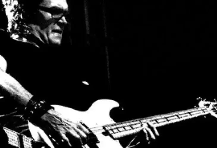 Glenn Hughes anuncia su retiro de las actuaciones en vivo Glenn Hughes anuncia su retiro de las actuaciones en vivo