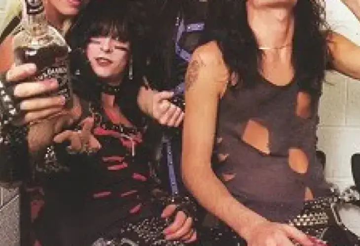 Nikki Sixx defiende el uso de pistas en Mötley Crüe Nikki Sixx defiende el uso de pistas en Mötley Crüe